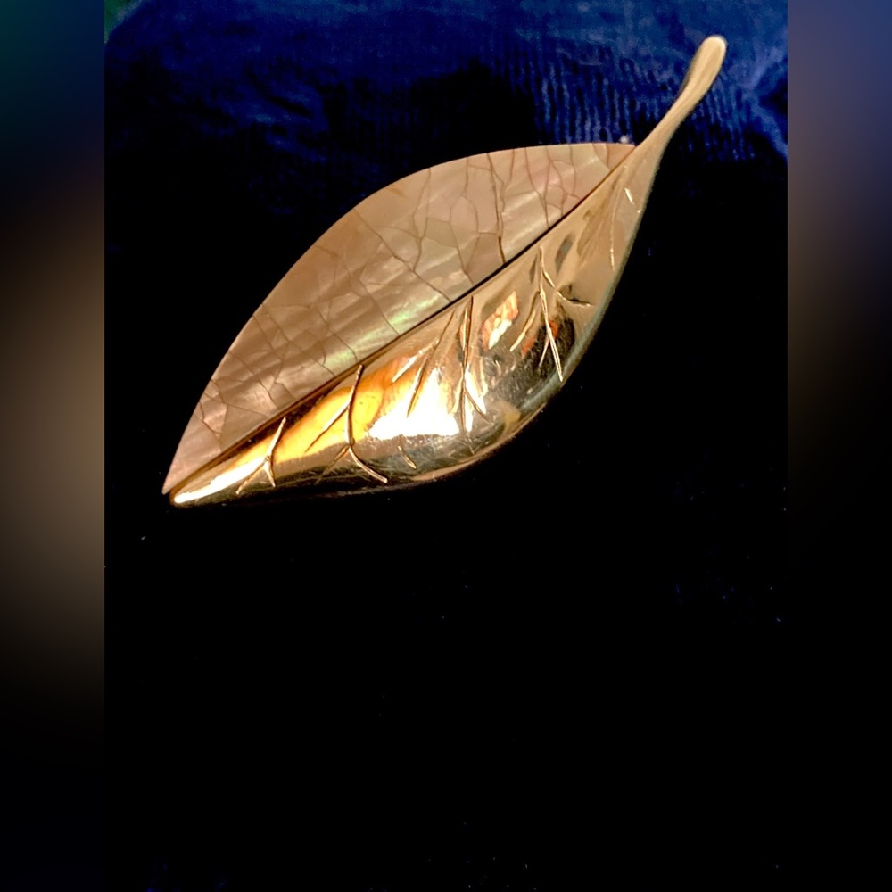 Vintage Liz Claiborne Brooch Leaf Gold Tone Abalone